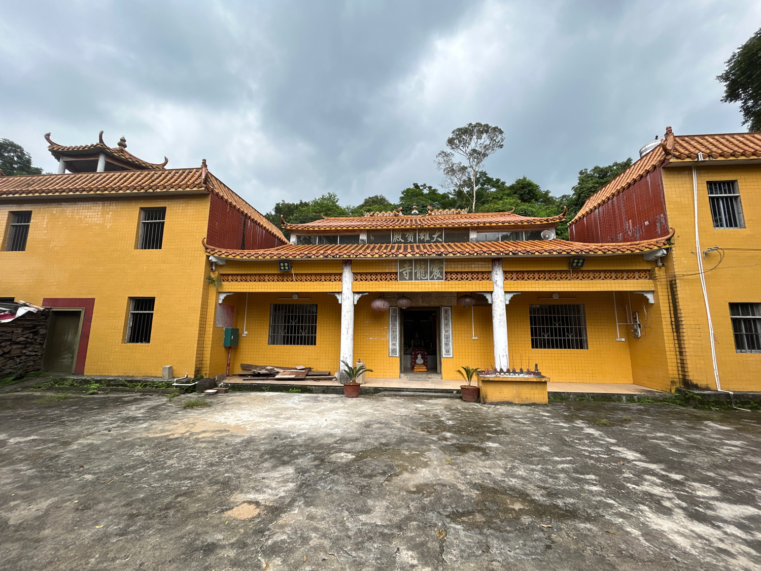 震龙寺实景照片