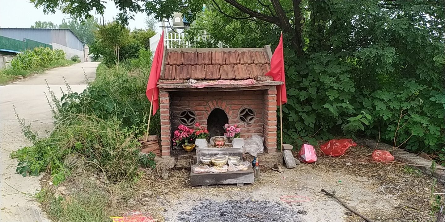 坡里村土地庙实景照片