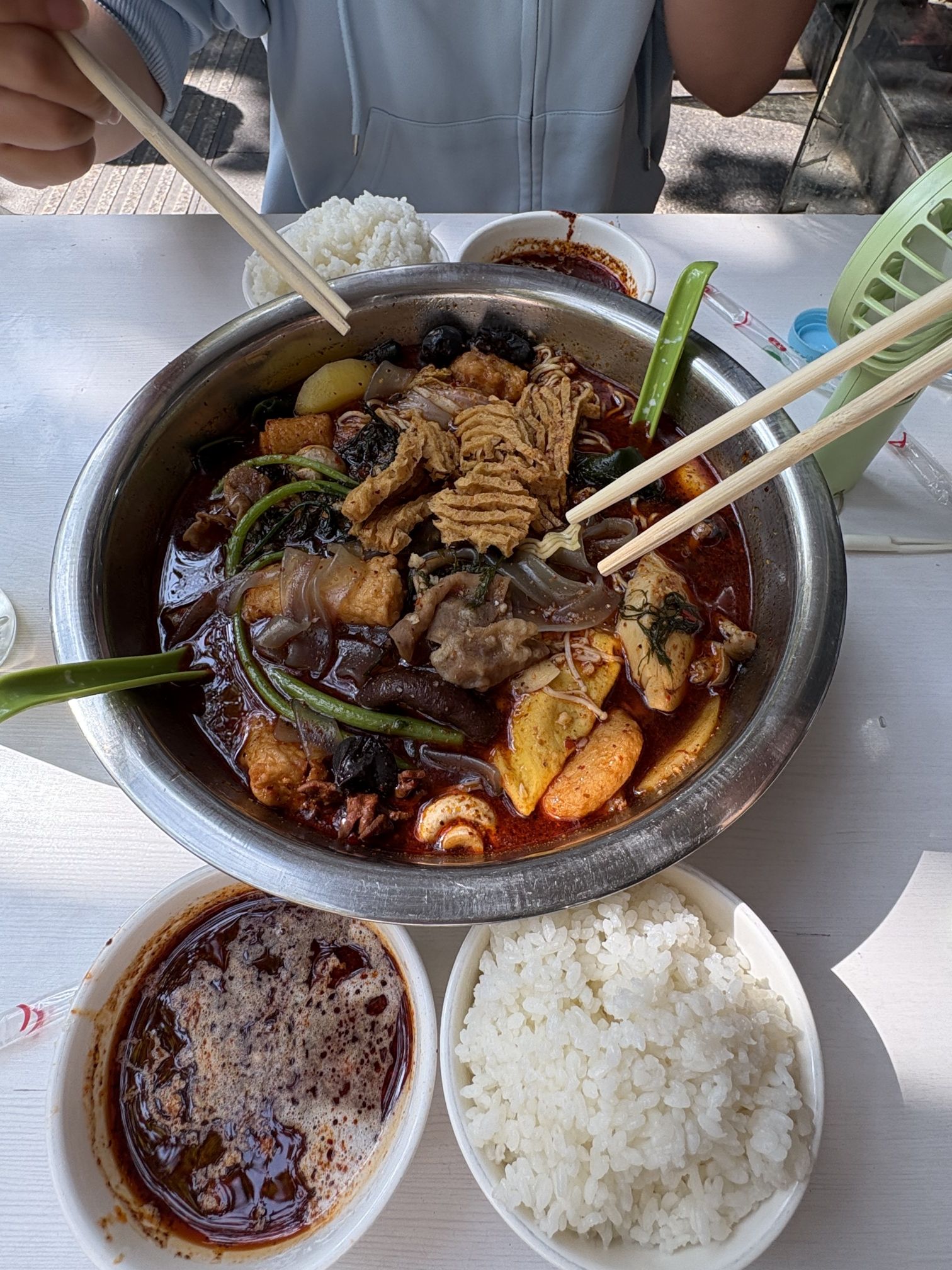 梅子串串香麻辣烫