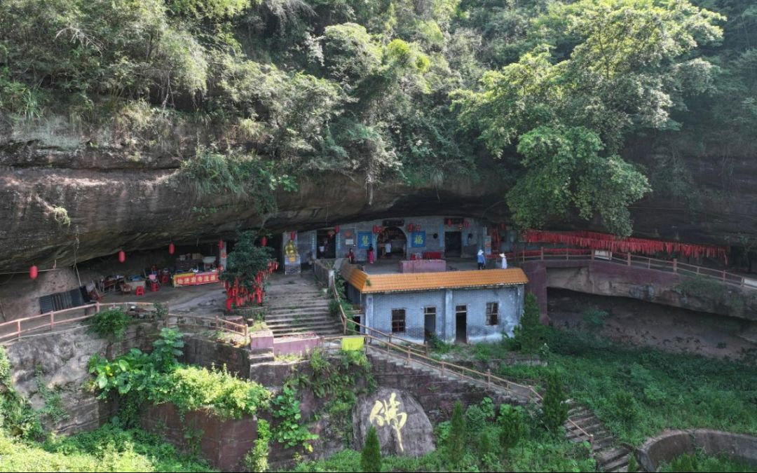仙济岩寺实景照片