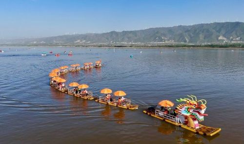 七彩盐湖景区御风行码头
