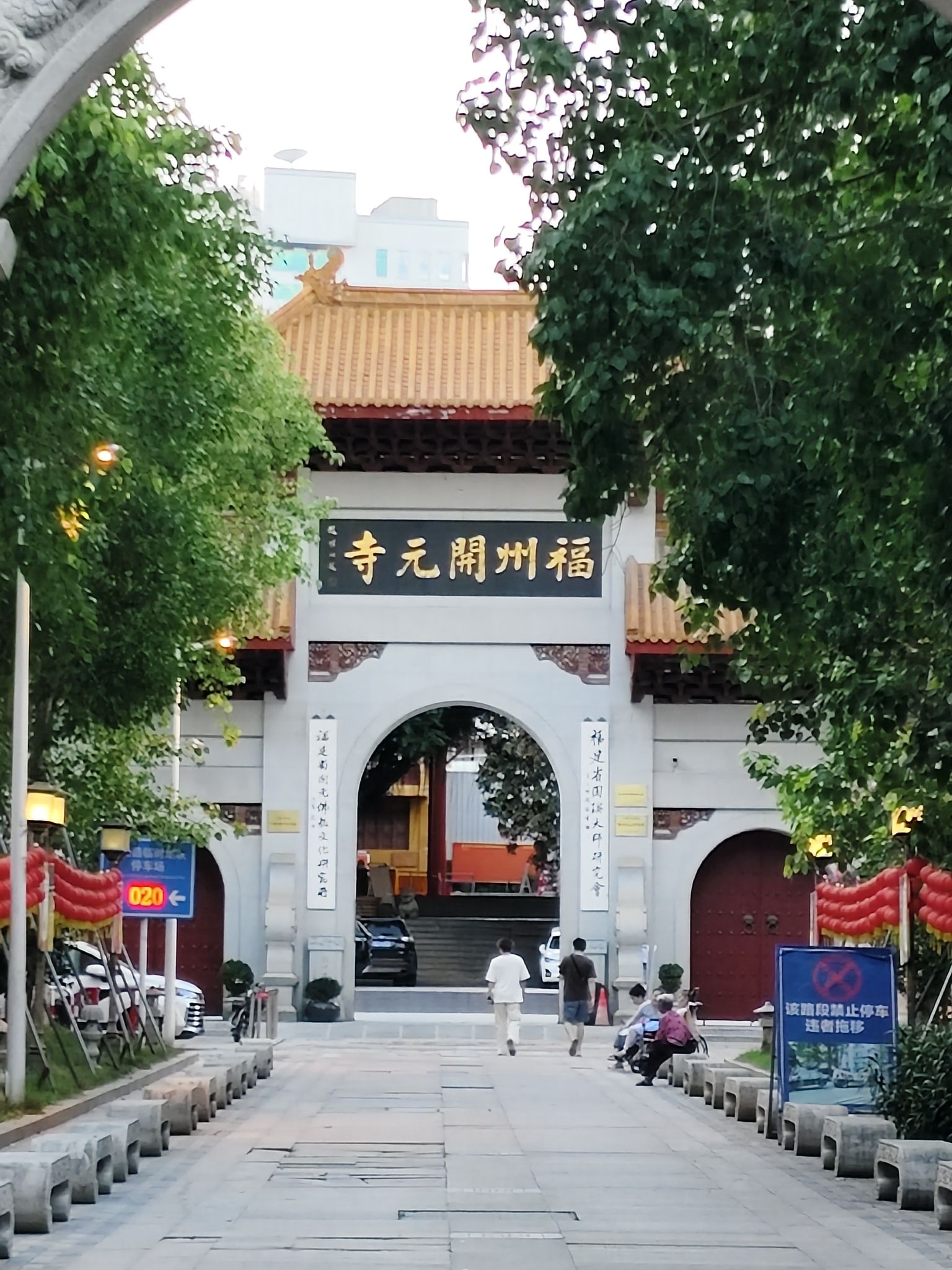 福州开元寺铁佛实景照片
