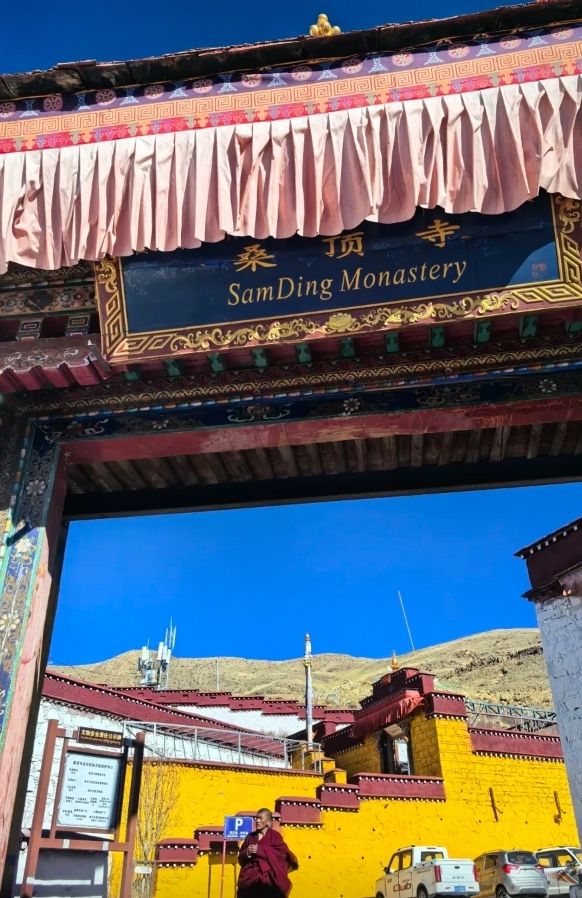 桑顶寺实景照片