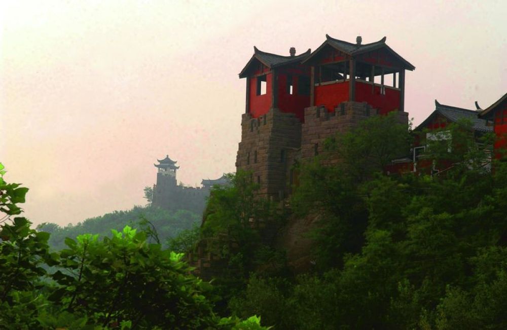 神龙山巴人石头城景点图片