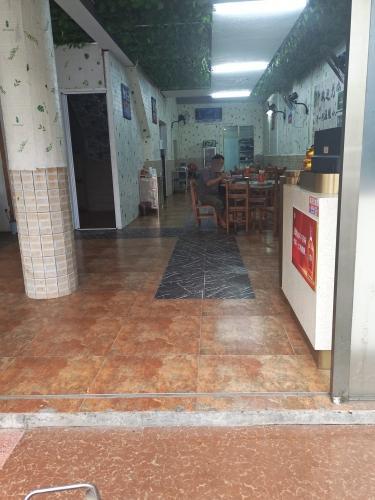 一伙人美食店