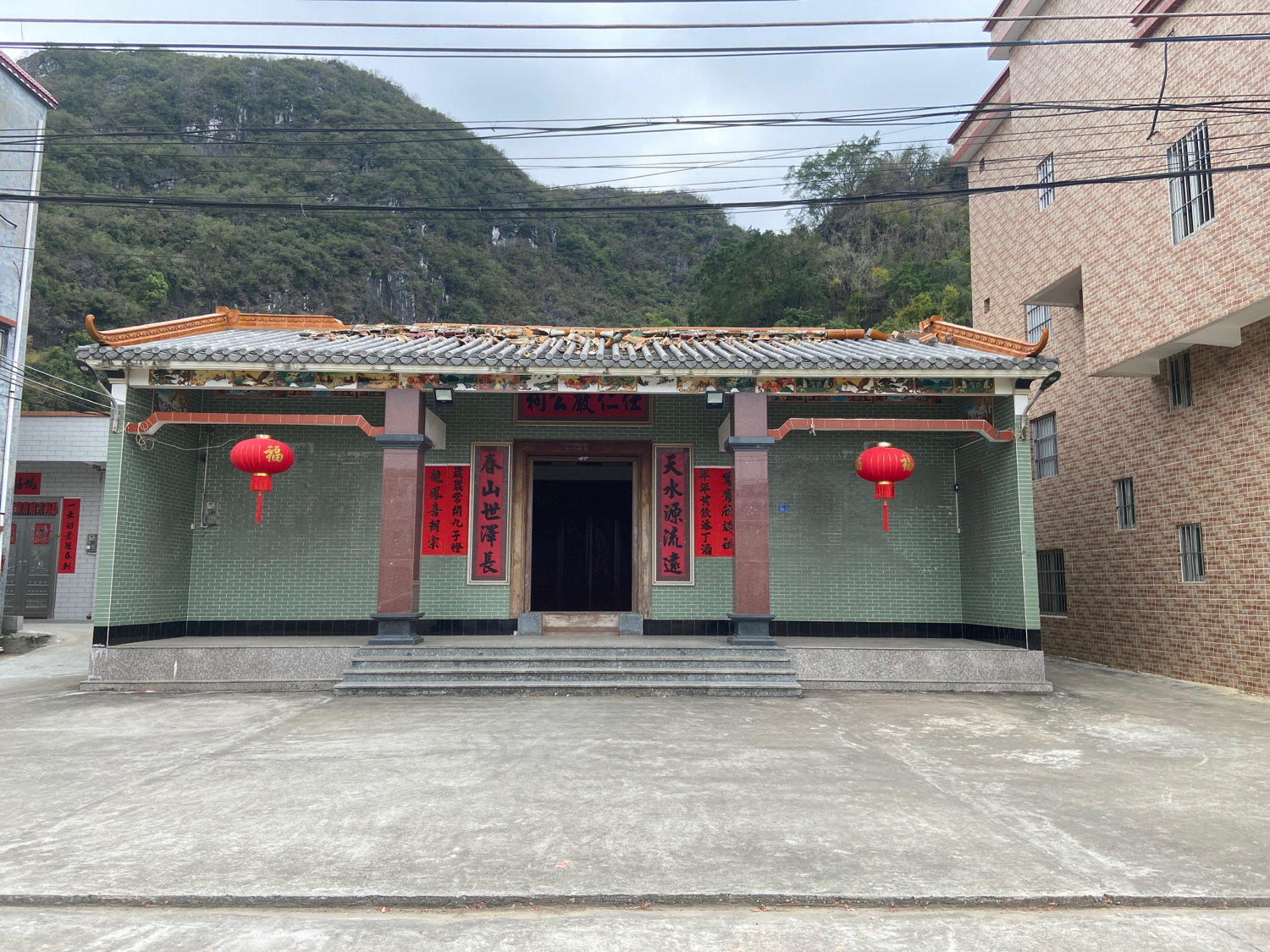 仕仁嚴公祠实景照片