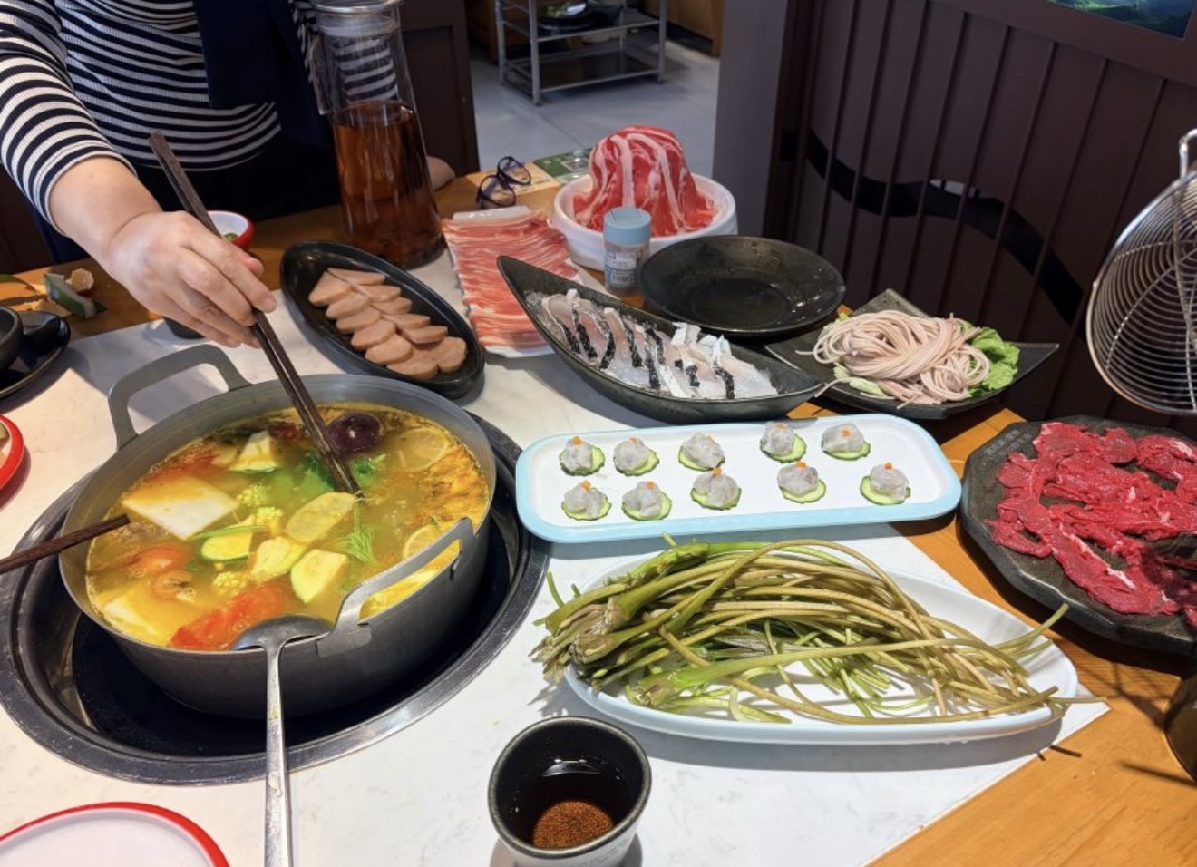 鸿木涯.现舂云南山野火锅(儋州店)