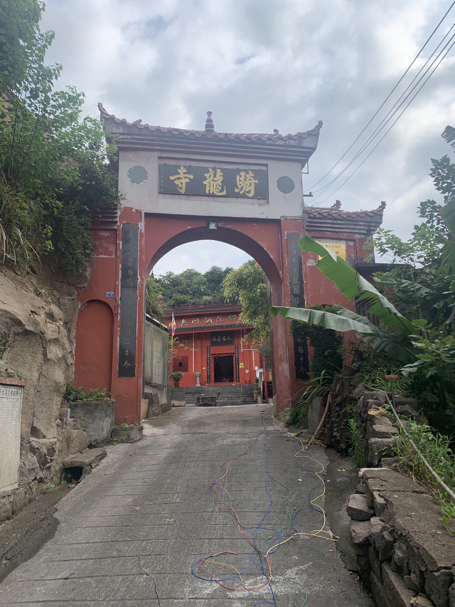 骑龙寺实景照片