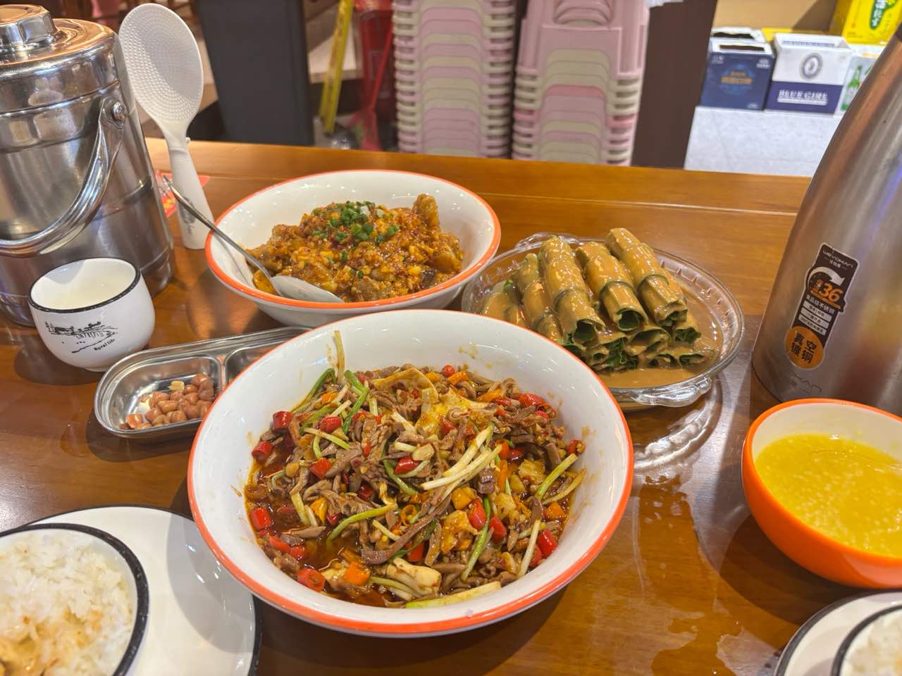串小白集市大排档