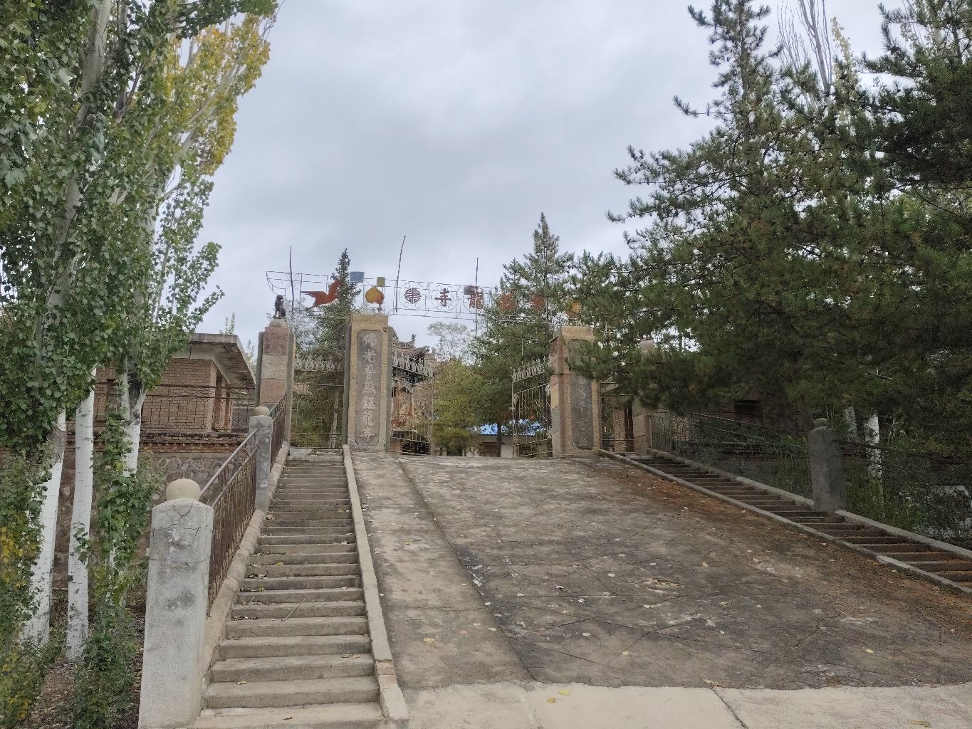 钰龙寺实景照片