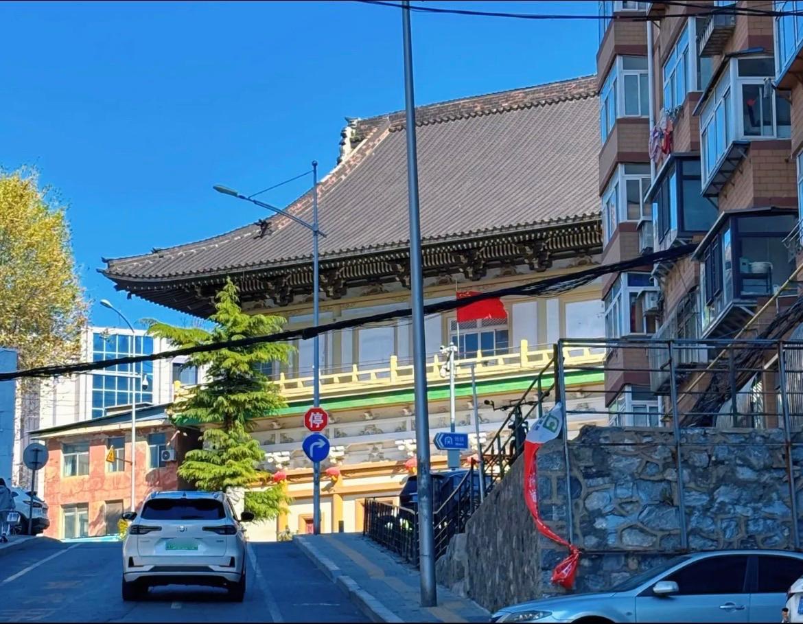 南山大庙实景照片