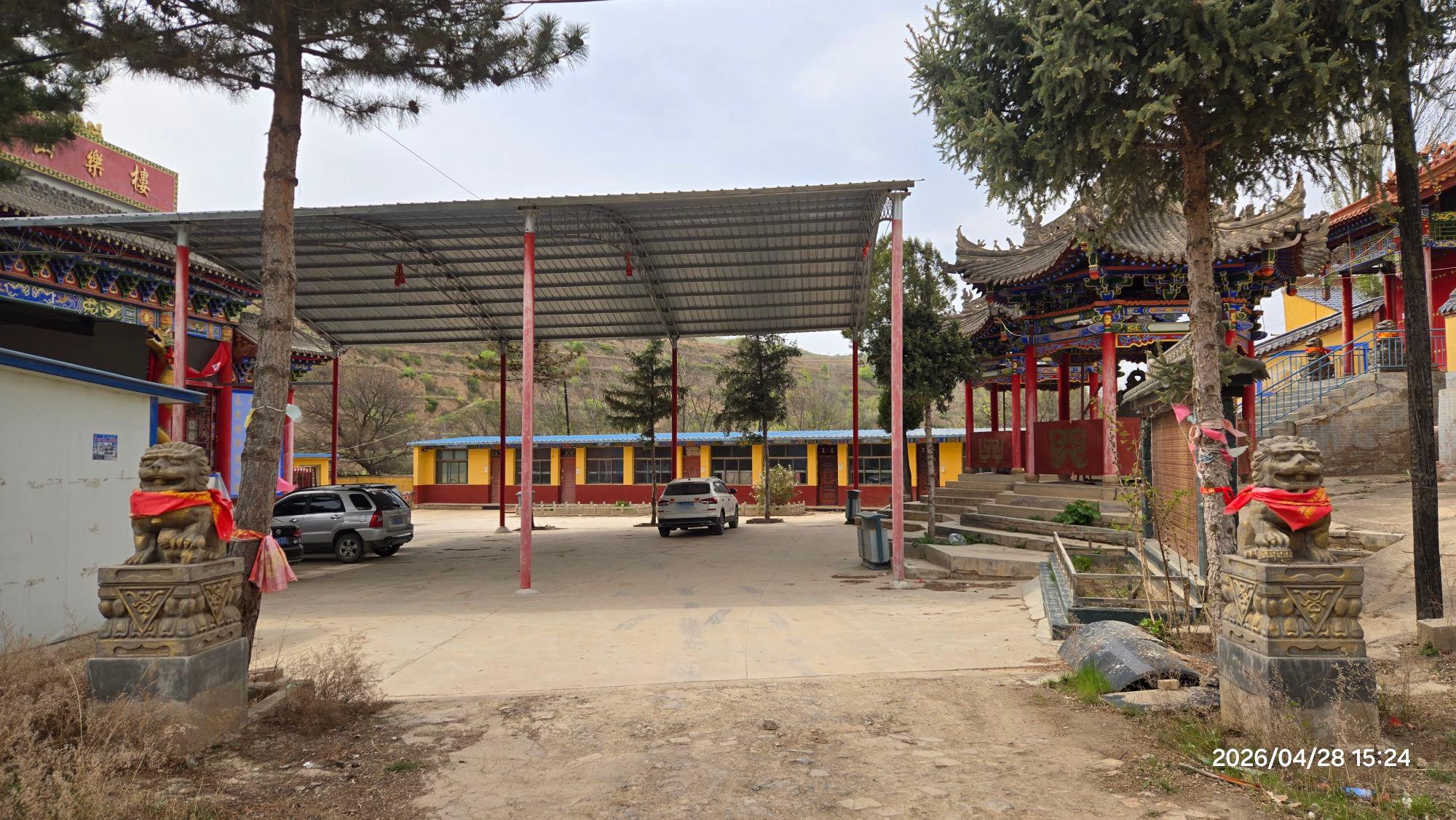 抱龙山大王庙实景照片