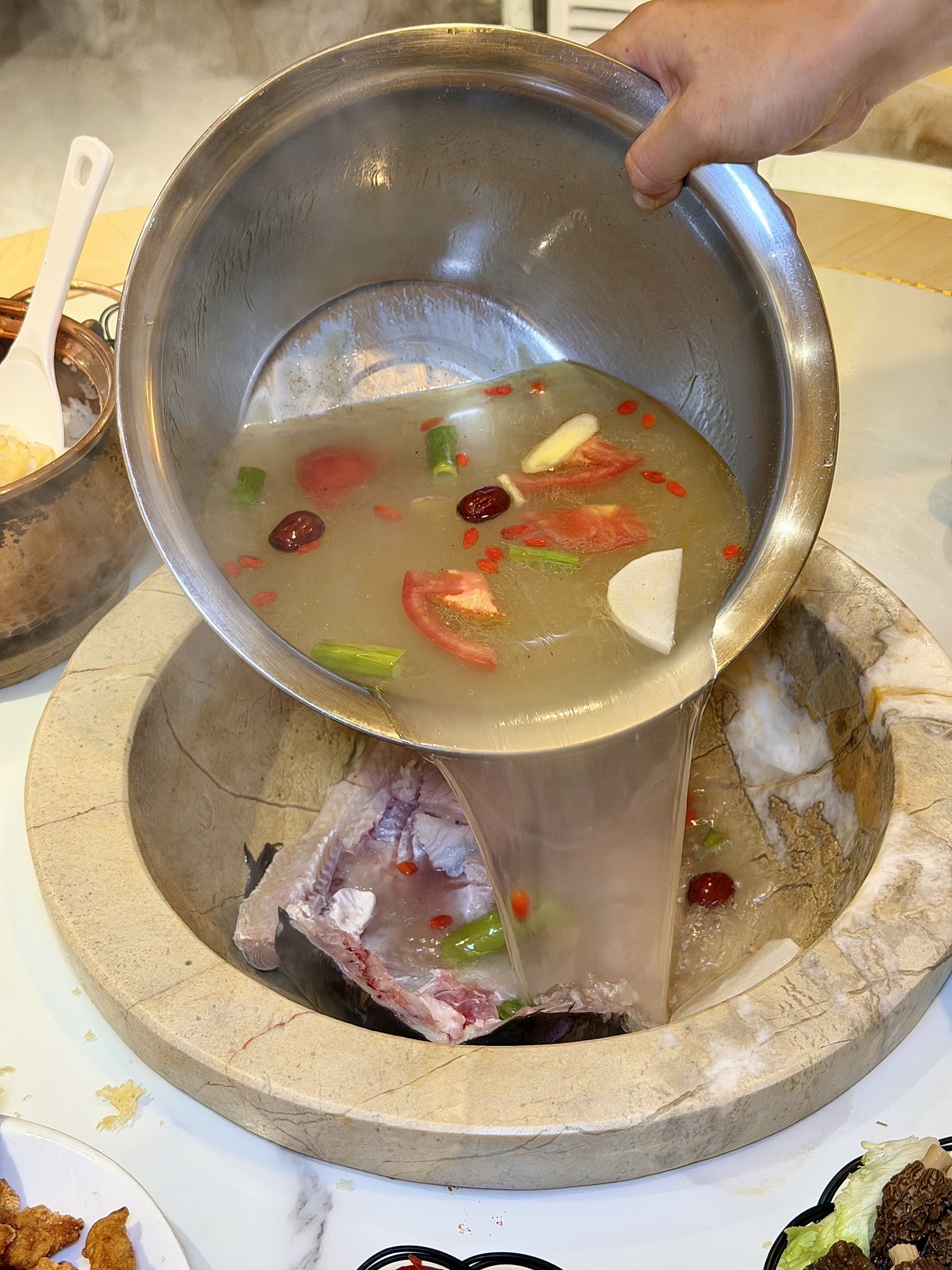 缘湖鱼庄石锅鱼(抚仙湖店)