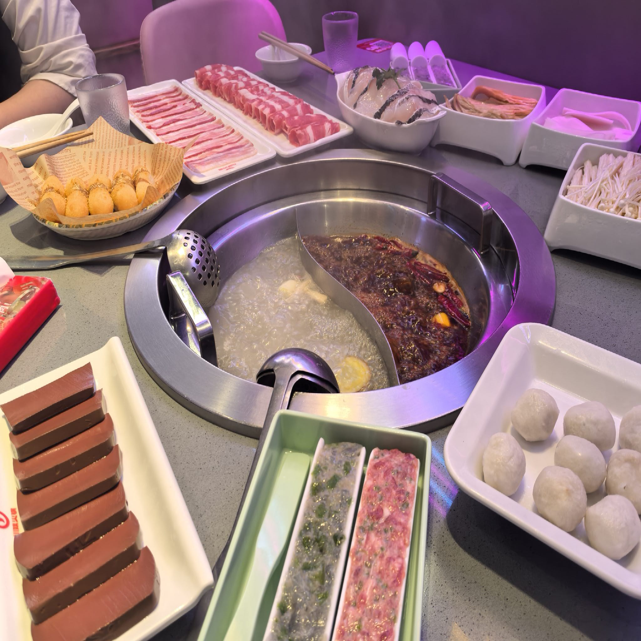 川妹火锅(中九路直营店)