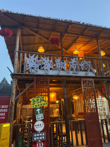嘉陵江边城市露营基地