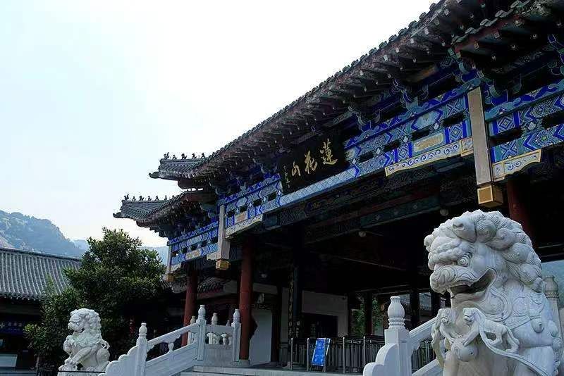 莲花山莲池寺实景照片