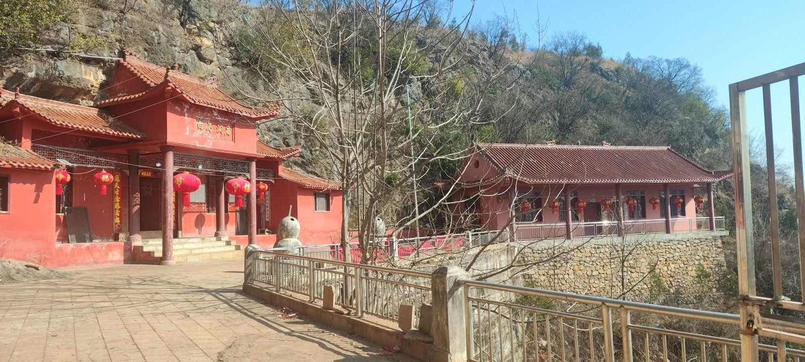 白马洞庙实景照片