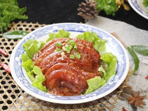 鲁泉大酒店