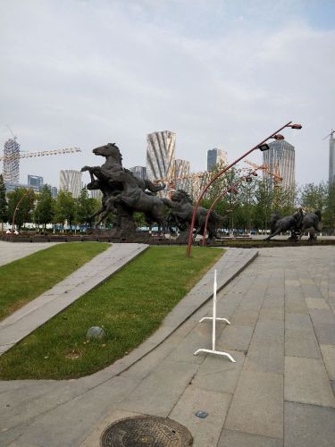 九骏马雕塑旅行图片 1