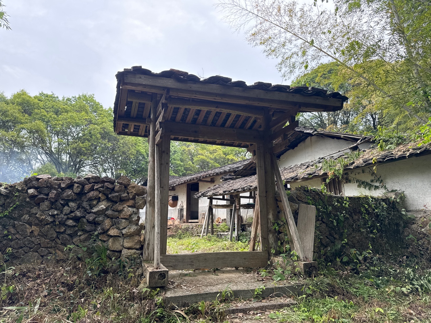 华宝山寺实景照片