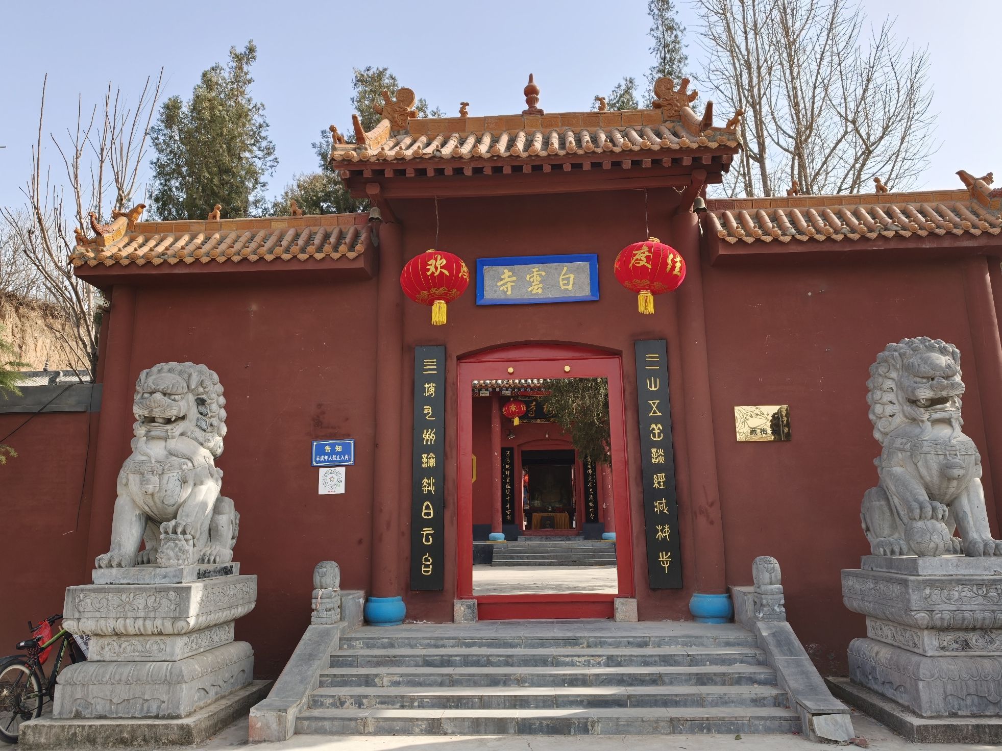 回龙湾藏梅寺实景照片