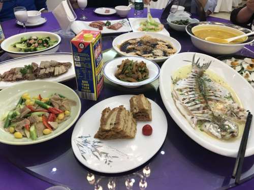 沁园春大酒店(沿河街店)