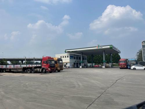 哈鹿新能源加油站