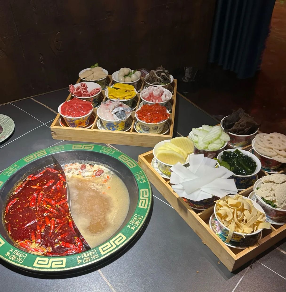 山水溶洞重庆火锅(万象街店)