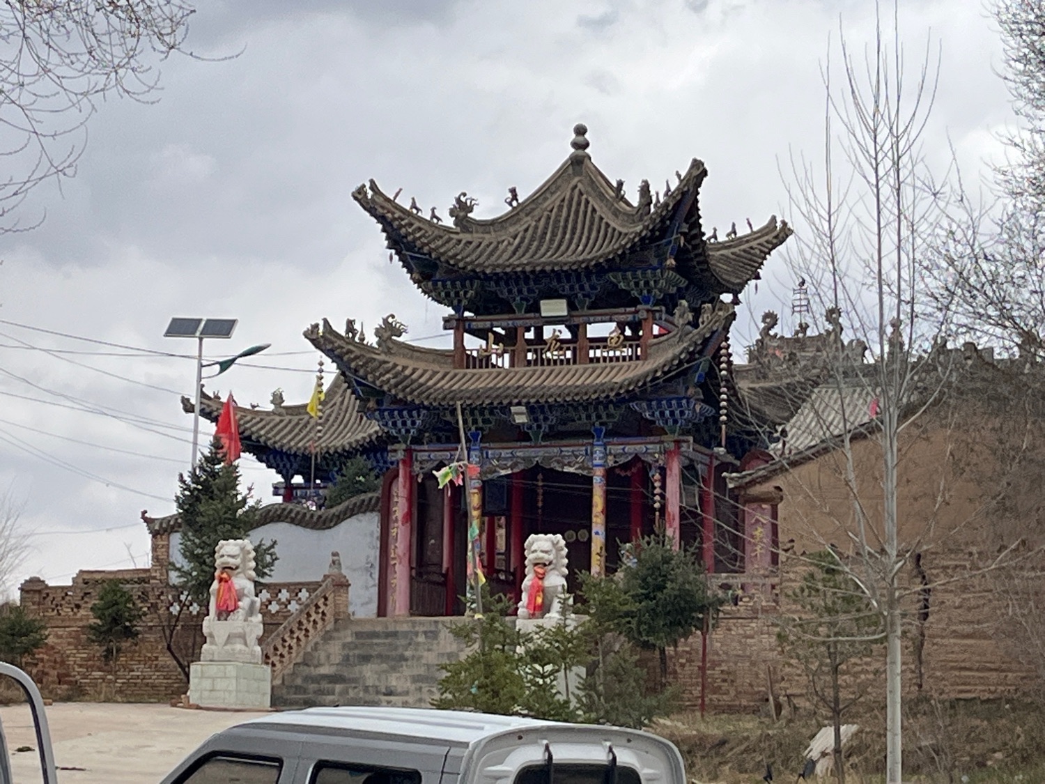 鱼龙山庙实景照片