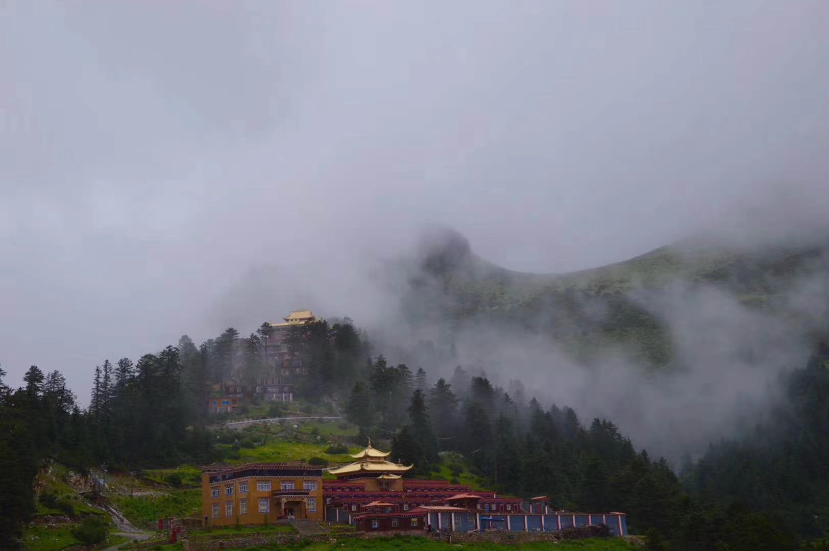 德格吉祥扎玛寺实景照片