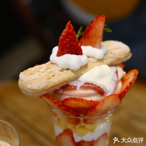 草莓芭菲