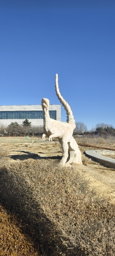 圣贤孔子鸟雕塑