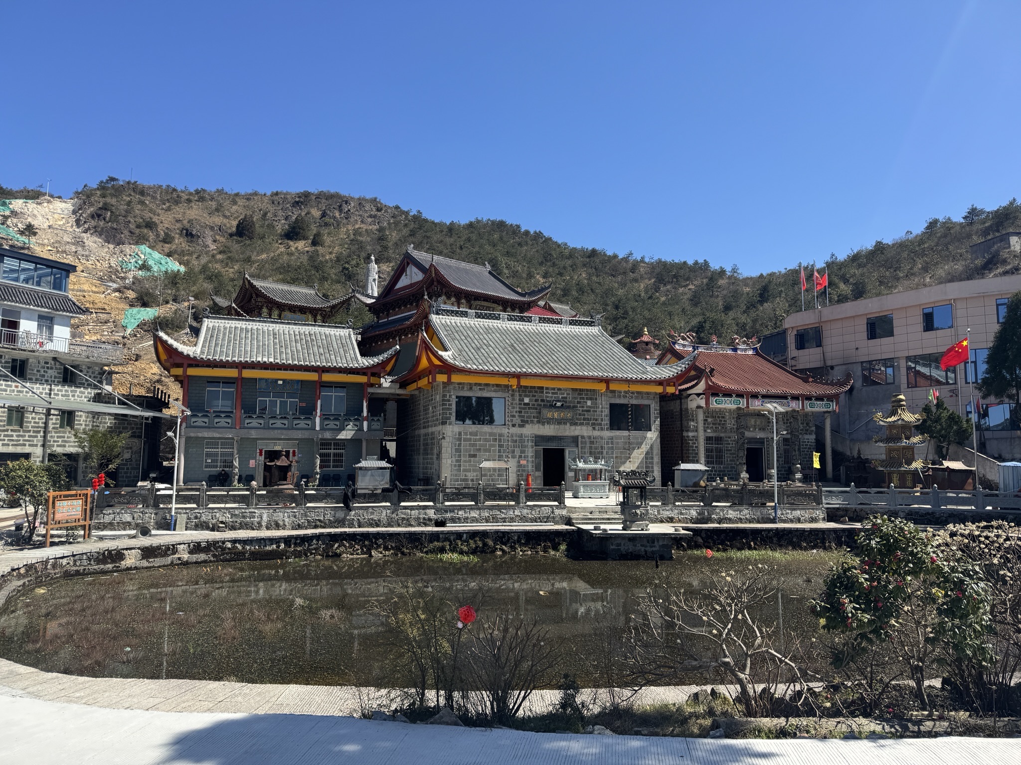 白云山莲峰寺实景照片