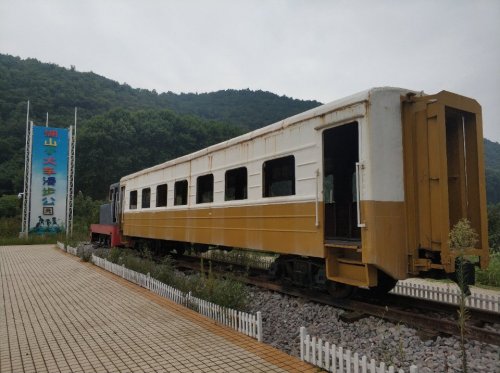 湖山小火车漫步公园旅行图片 2