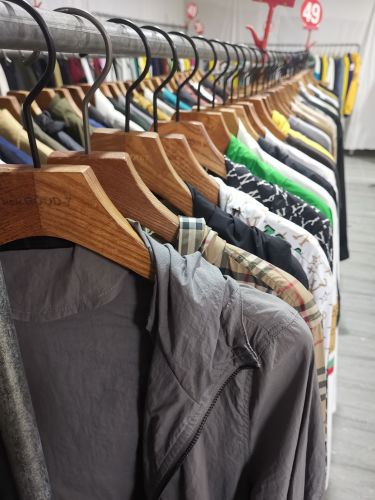 香罗布衣服装店