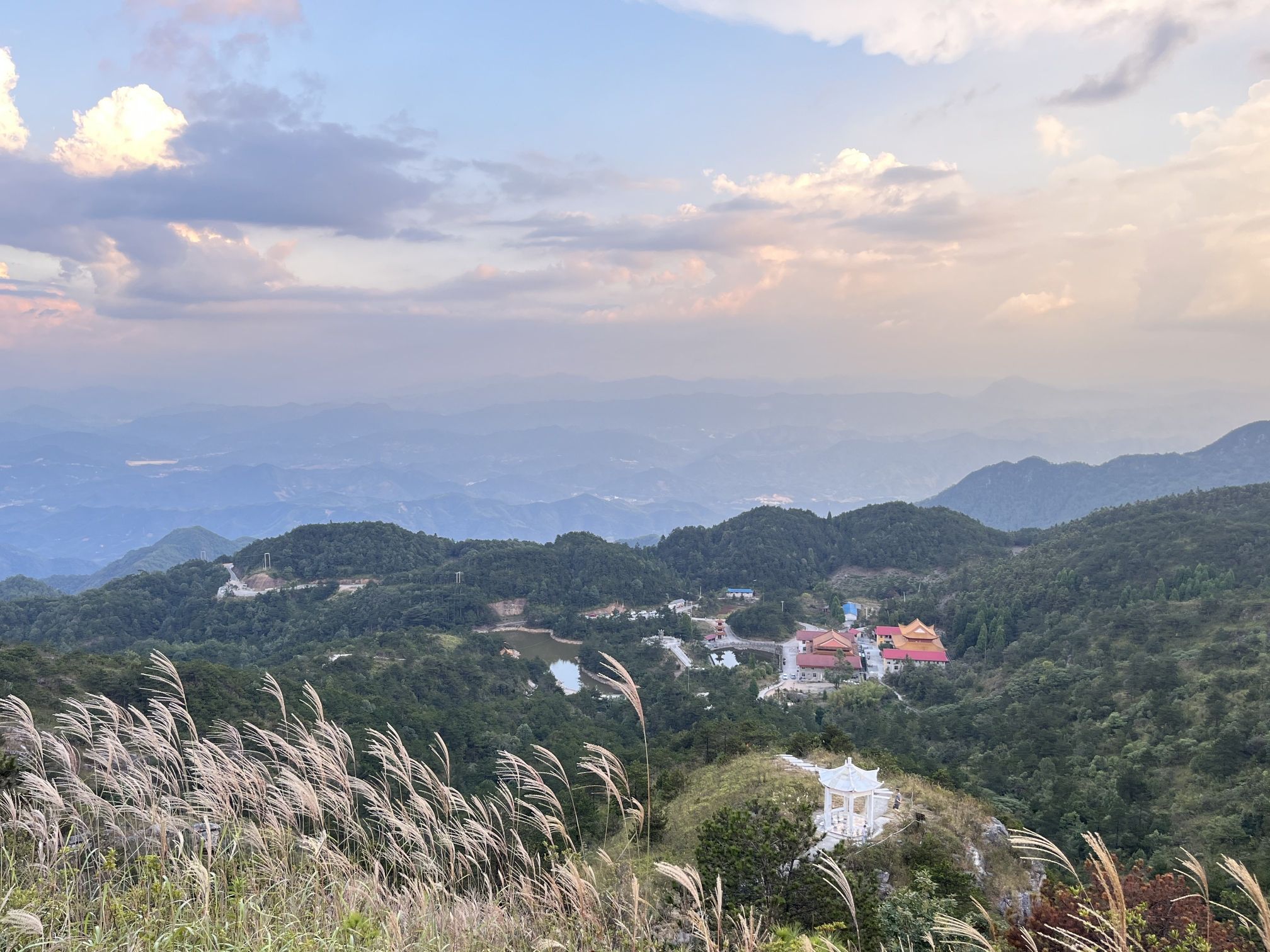 龙岩雁石莲台山朝天寺实景照片