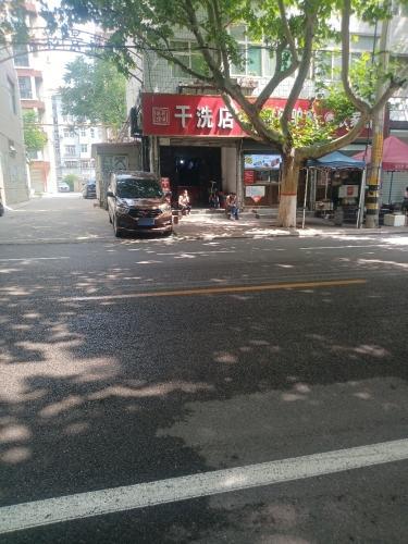 依莉雅洁干洗店
