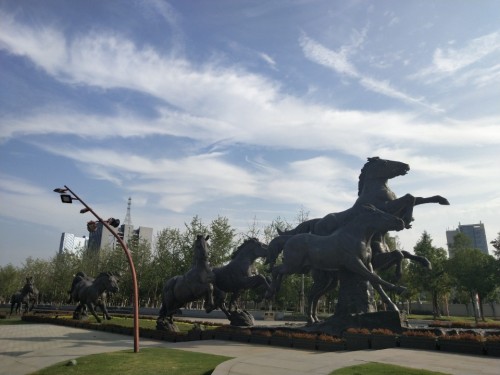 九骏马雕塑旅行图片 3