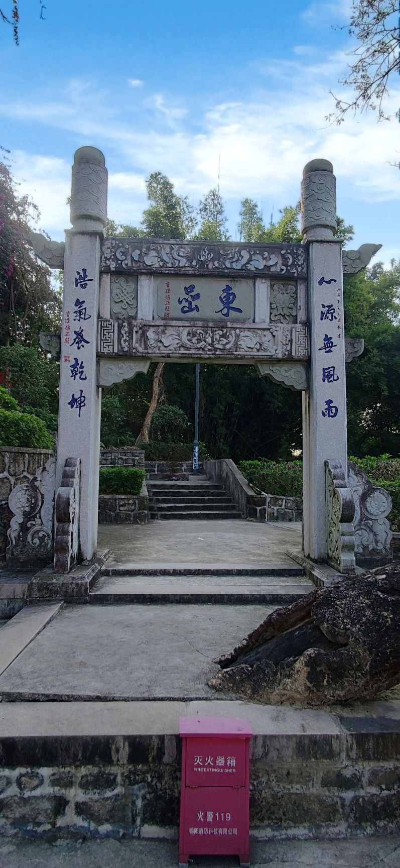 东岩古寺实景照片