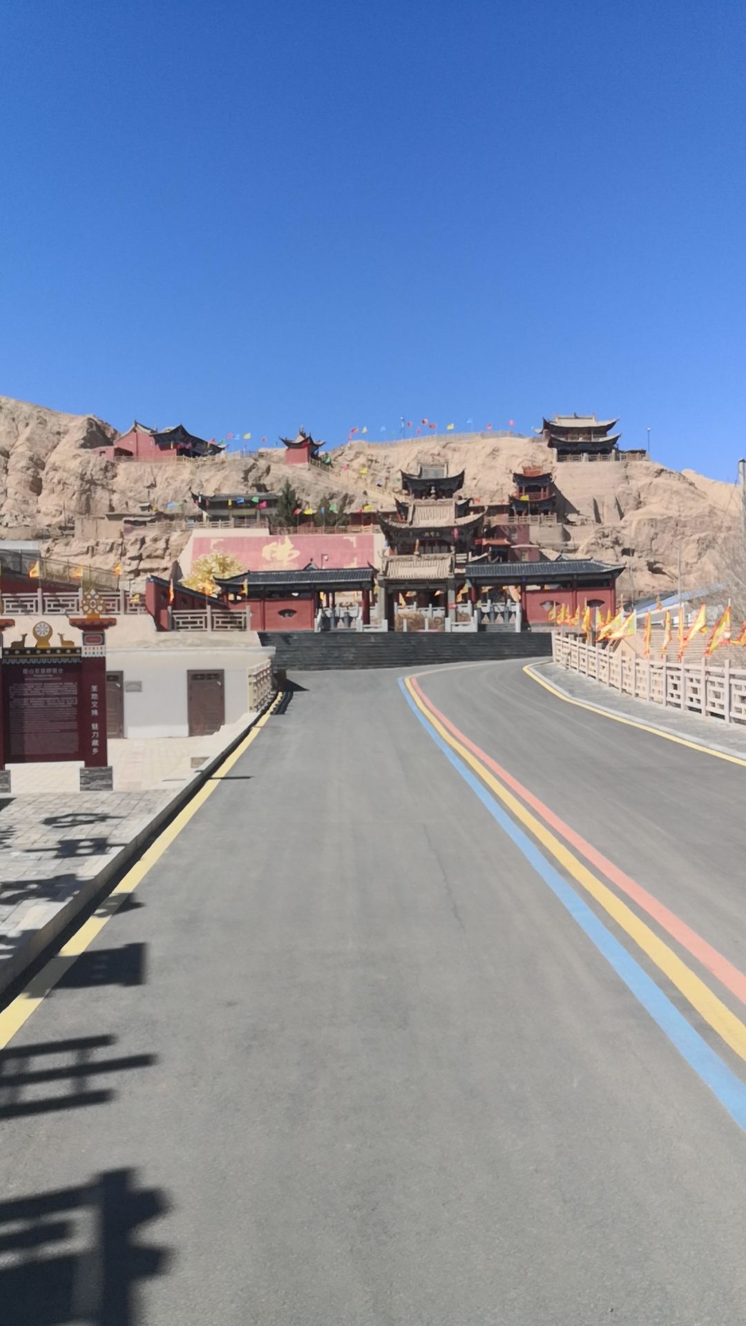 佛洞庙实景照片