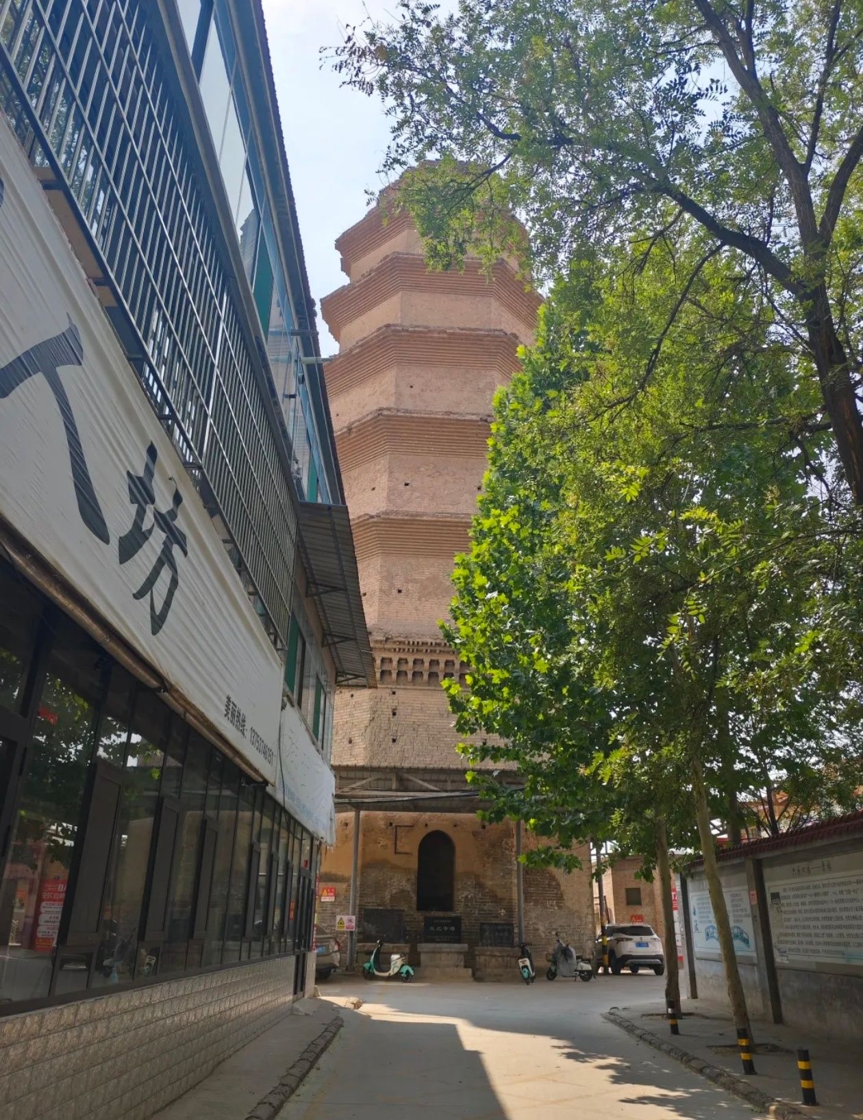 感应寺砖塔实景照片