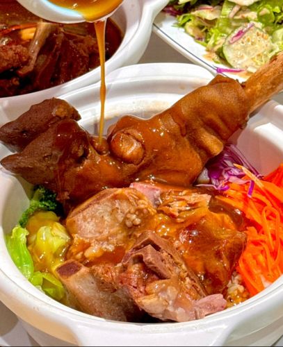 穆鼎轩手抓美食城