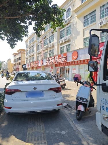 赵一鸣省钱超市(海南三亚吉阳镇亚龙湾路店)