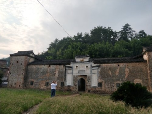 虎形围屋旅行图片 1