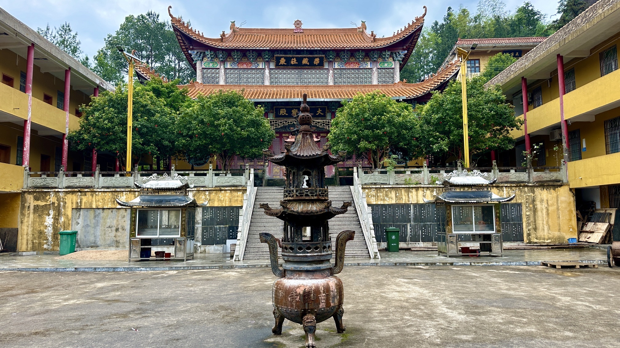 青龙岩甘露寺实景照片
