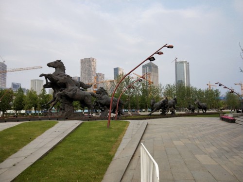 九骏马雕塑旅行图片 3