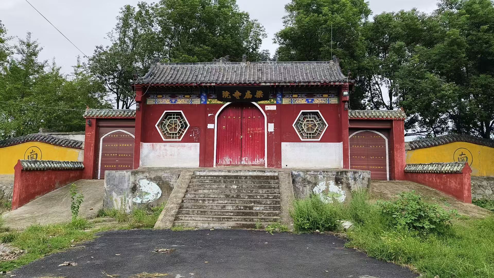 梁庙寺院实景照片