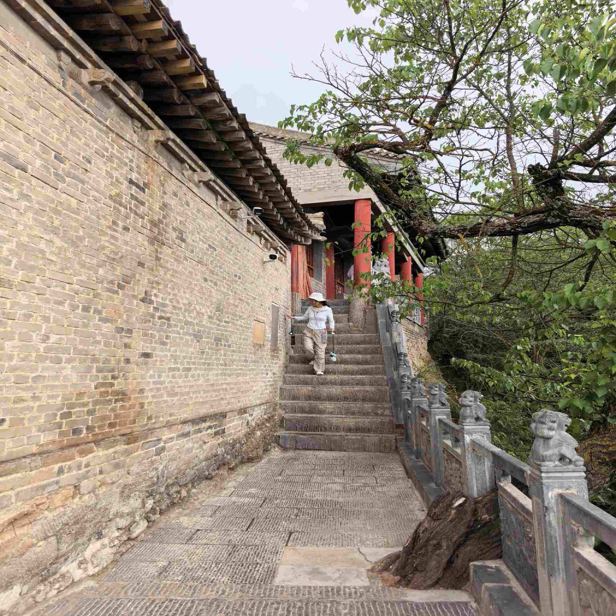 崆峒山国家地质公园-九天圣母殿实景照片