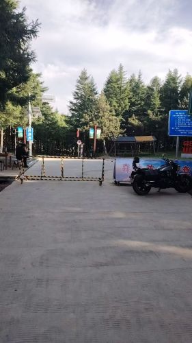 中镇霍山兴唐寺景区分水岭