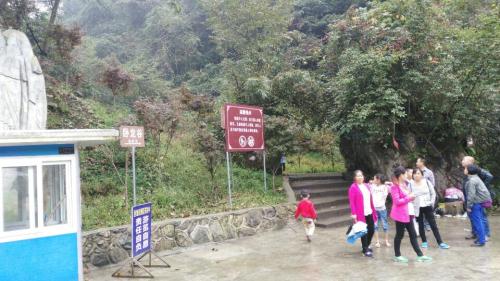 卧龙谷瀑布旅行图片 2
